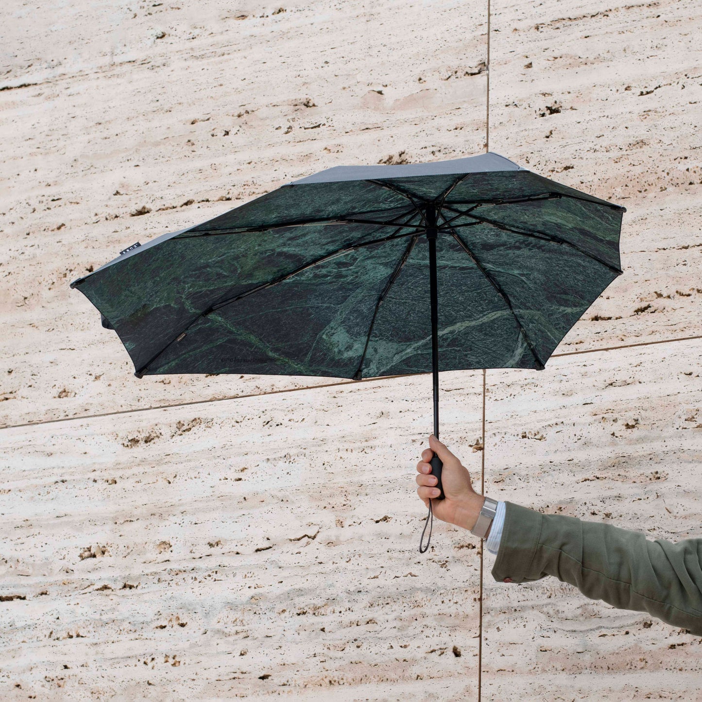 Senz® Mini Automatic | Mies Pavilion / Alpine Marble